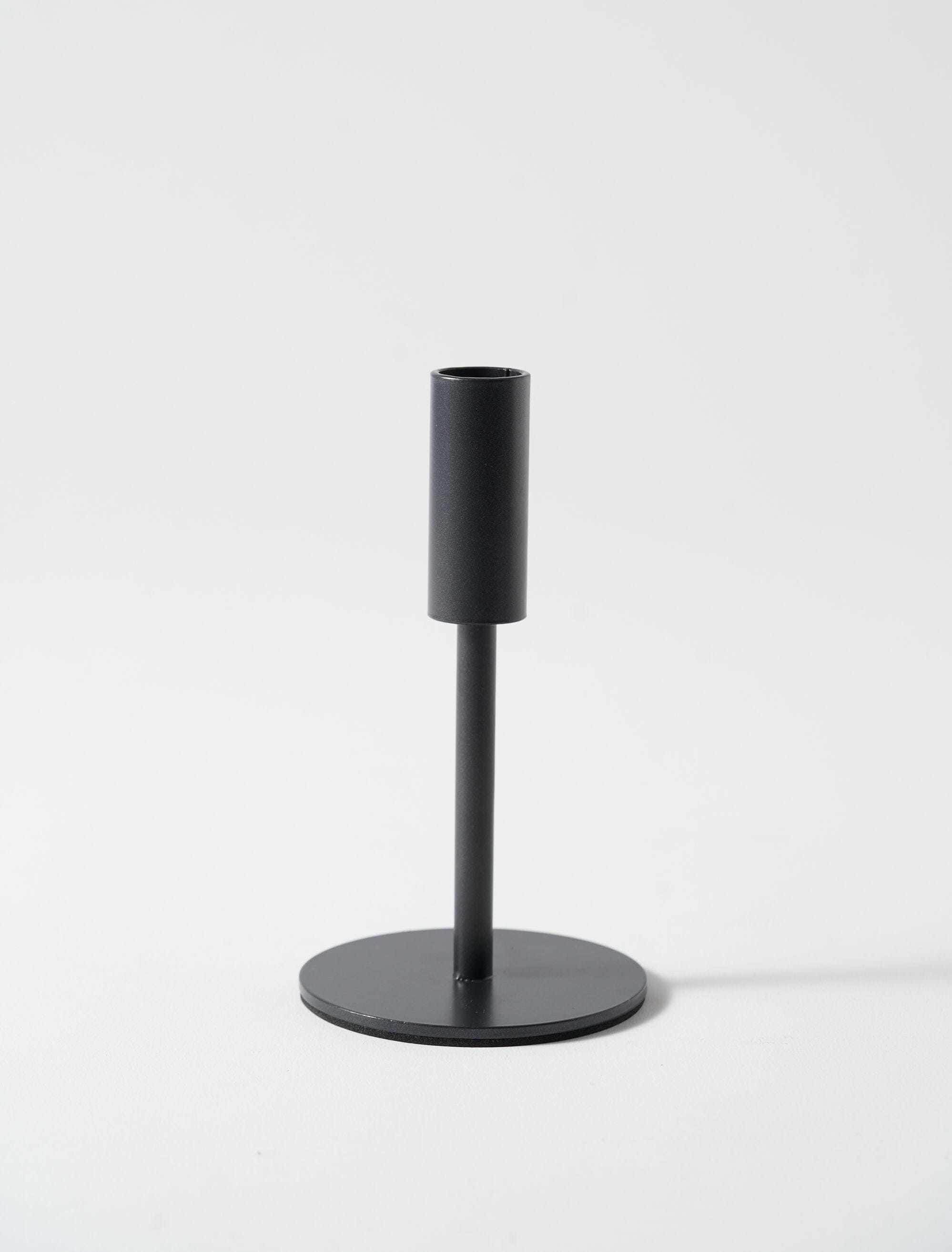Minimal Candle Holder Black contempee